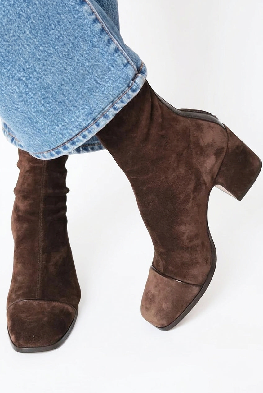 Ankelboots i mocka för dam med blockklack-Footwear for women-Fjallbarn