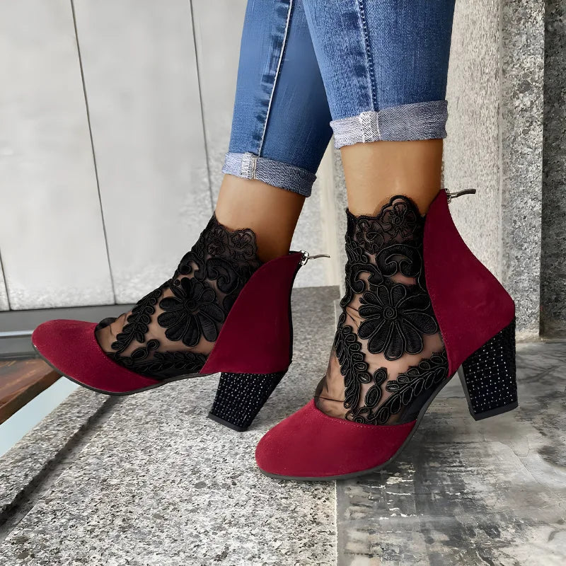 Ankelboots i spets med blockklack för dam-Footwear for women-Fjallbarn