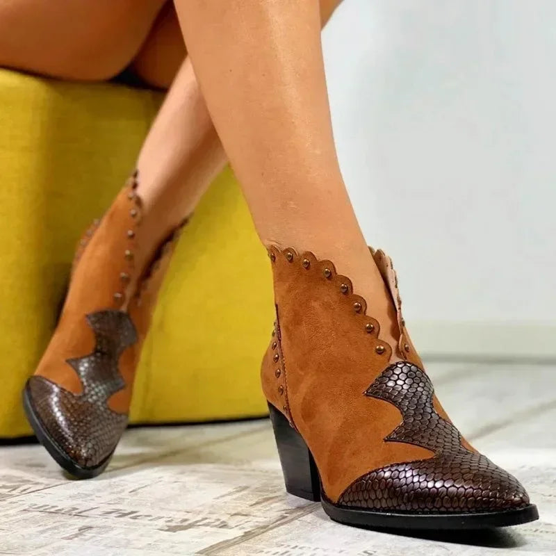 Ankelboots med spetsig tå och vågiga kanter för dam-Footwear for women-Fjallbarn