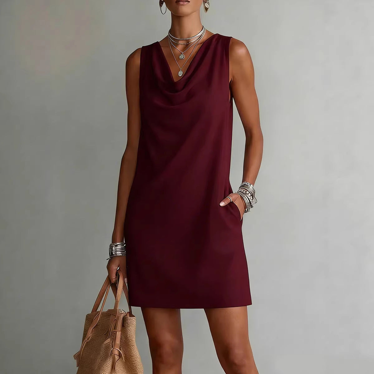 Ärmlös miniklänning med draperad krage och fickor för dam-Mini Dress-Fjallbarn