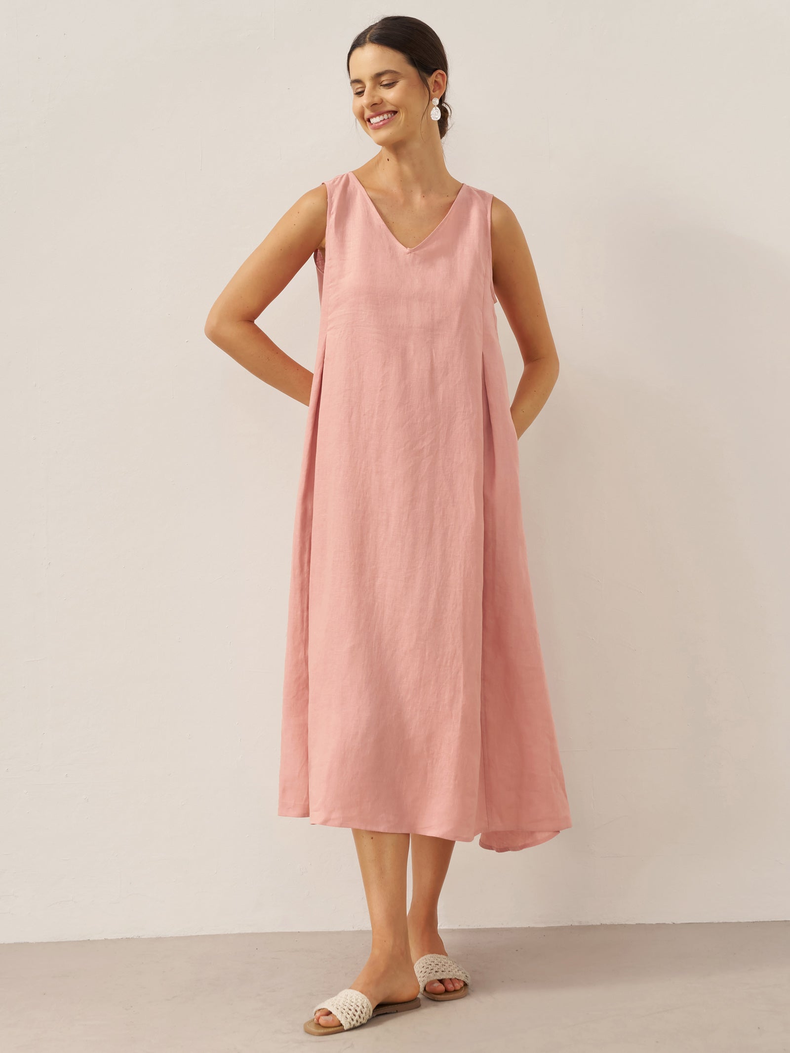 Ärmlös V-ringad midiklänning i linne för dam-Midi Dress-Fjallbarn