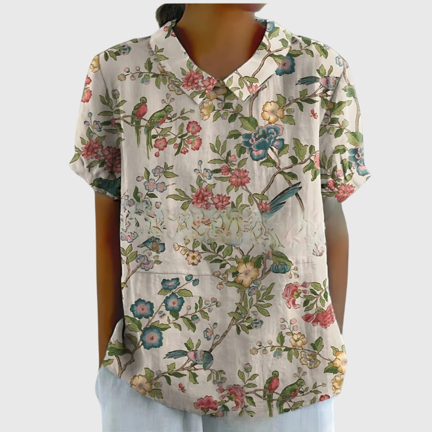 Blommig kortärmad blus med Peter Pan-krage för dam-Blouses for women-Fjallbarn