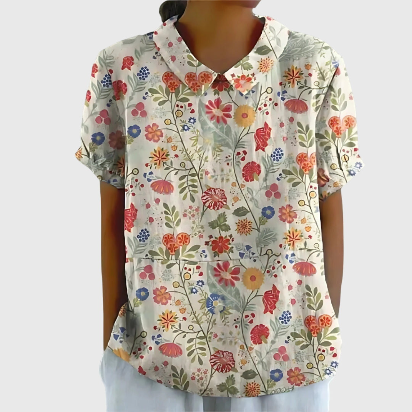 Blommig kortärmad blus med Peter Pan-krage för dam-Blouses for women-Fjallbarn