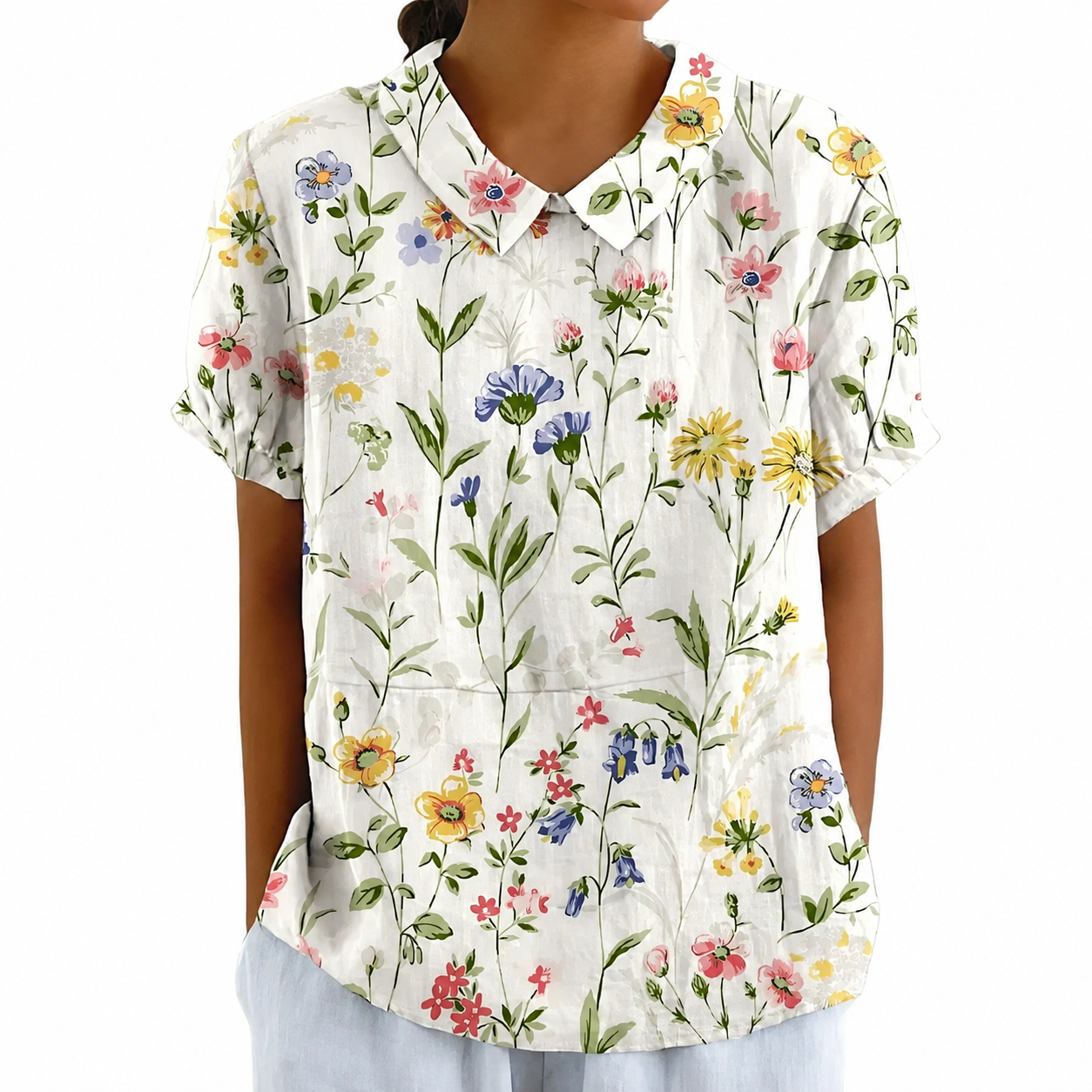 Blommig kortärmad blus med Peter Pan-krage för dam-Blouses for women-Fjallbarn
