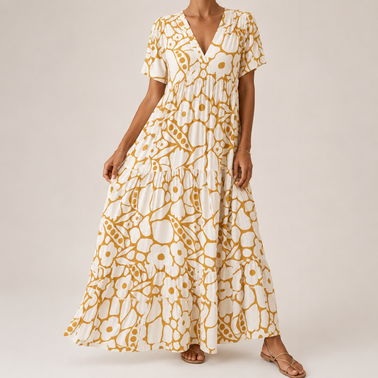 Blommig maxiklänning med V-ringning och volanger för dam-Maxi Dress-Fjallbarn