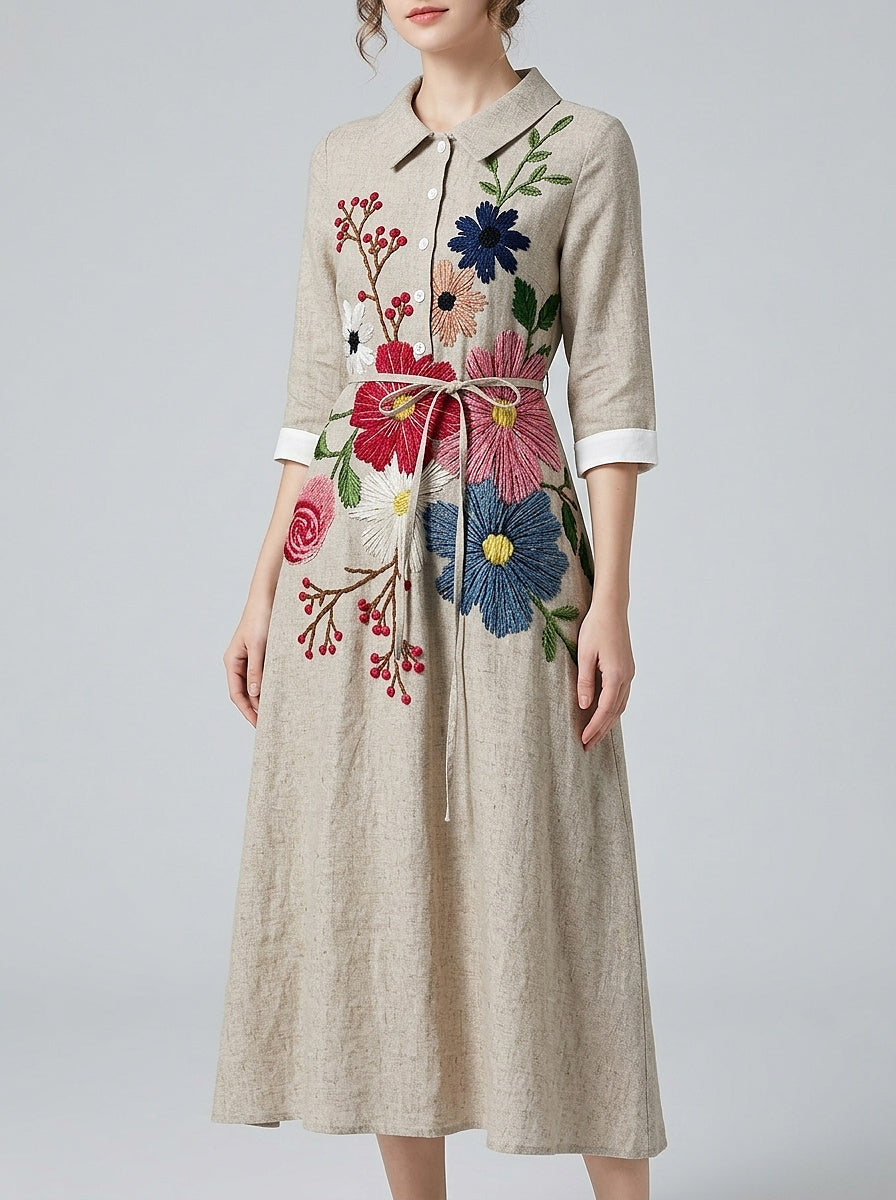 Blommig midiklänning med knappar och broderier för dam-Midi Dress-Fjallbarn