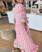 Blommig midiklänning med V-ringning för dam-Midi Dress-Fjallbarn