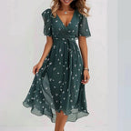 Blommig midiklänning med V-ringning för dam-Midi Dress-Fjallbarn