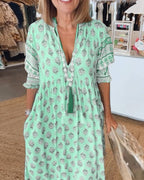 Blommig midiklänning med V-ringning för dam-Midi Dress-Fjallbarn