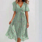 Blommig midiklänning med V-ringning för dam-Midi Dress-Fjallbarn