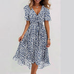 Blommig midiklänning med V-ringning för dam-Midi Dress-Fjallbarn