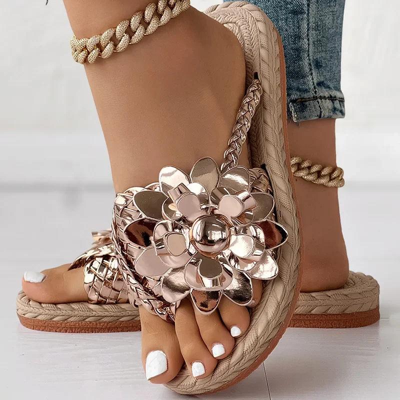 Blommiga sandaler med flätade remmar för dam-Footwear for women-Fjallbarn