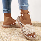 Blommiga sandaler med flätade remmar för dam-Footwear for women-Fjallbarn