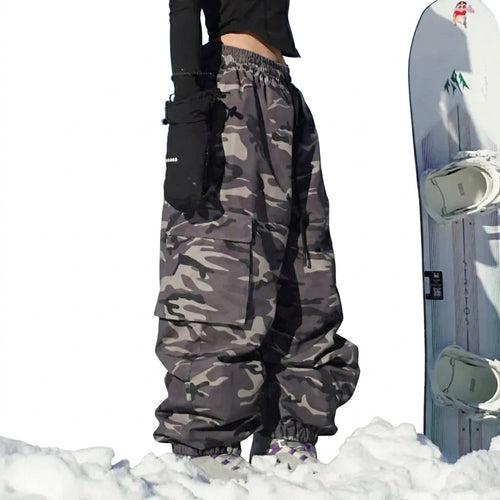 Cargobyxor för dam med kamouflagemönster för snowboardåkning-Pants for Women-Fjallbarn