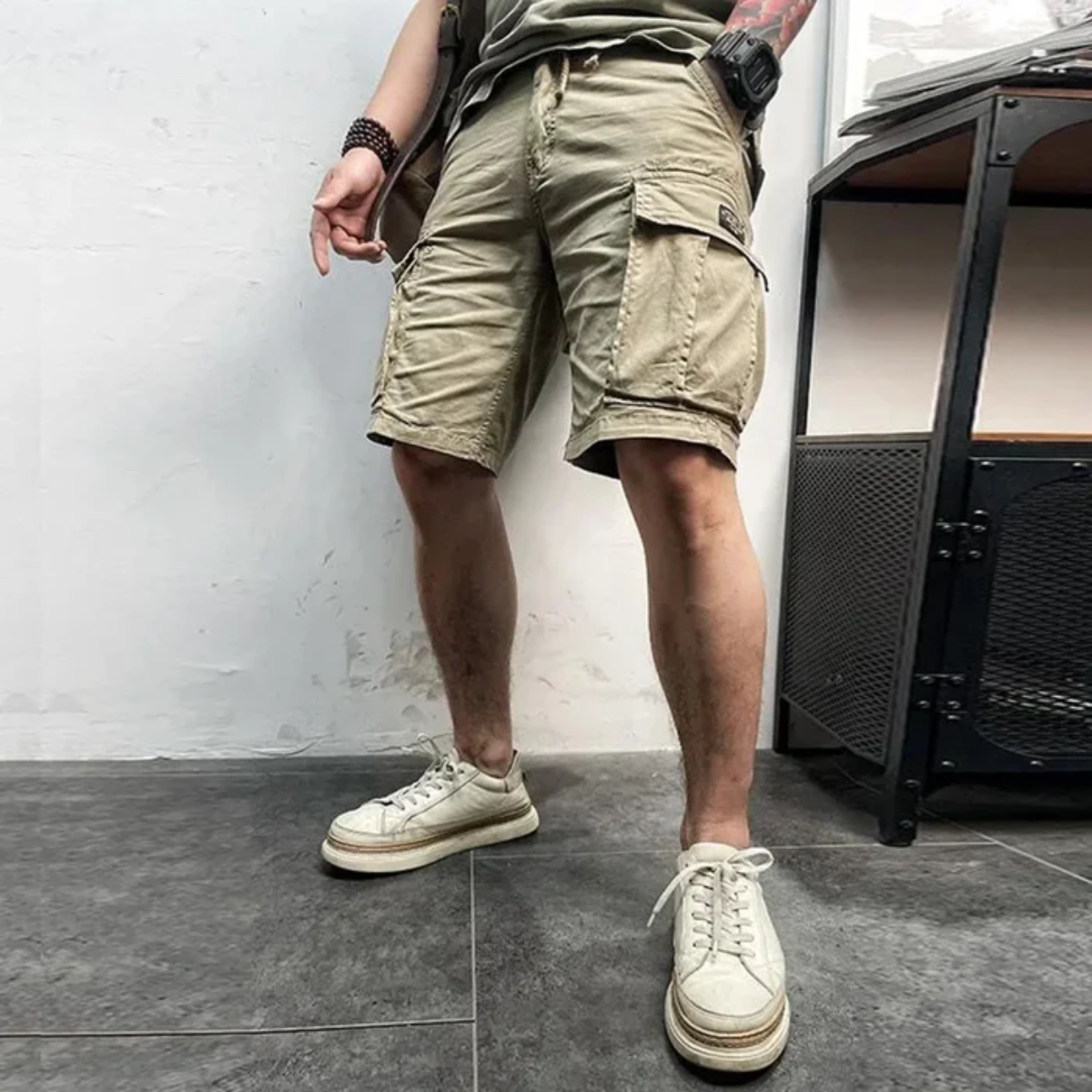 Cargoshorts för herrar med dragsko i midjan och fickor med lock-Shorts for men-Fjallbarn