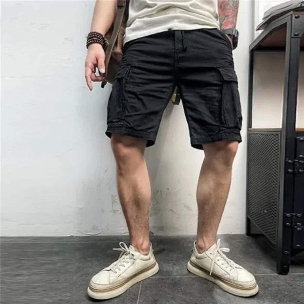 Cargoshorts för herrar med dragsko i midjan och fickor med lock-Shorts for men-Fjallbarn