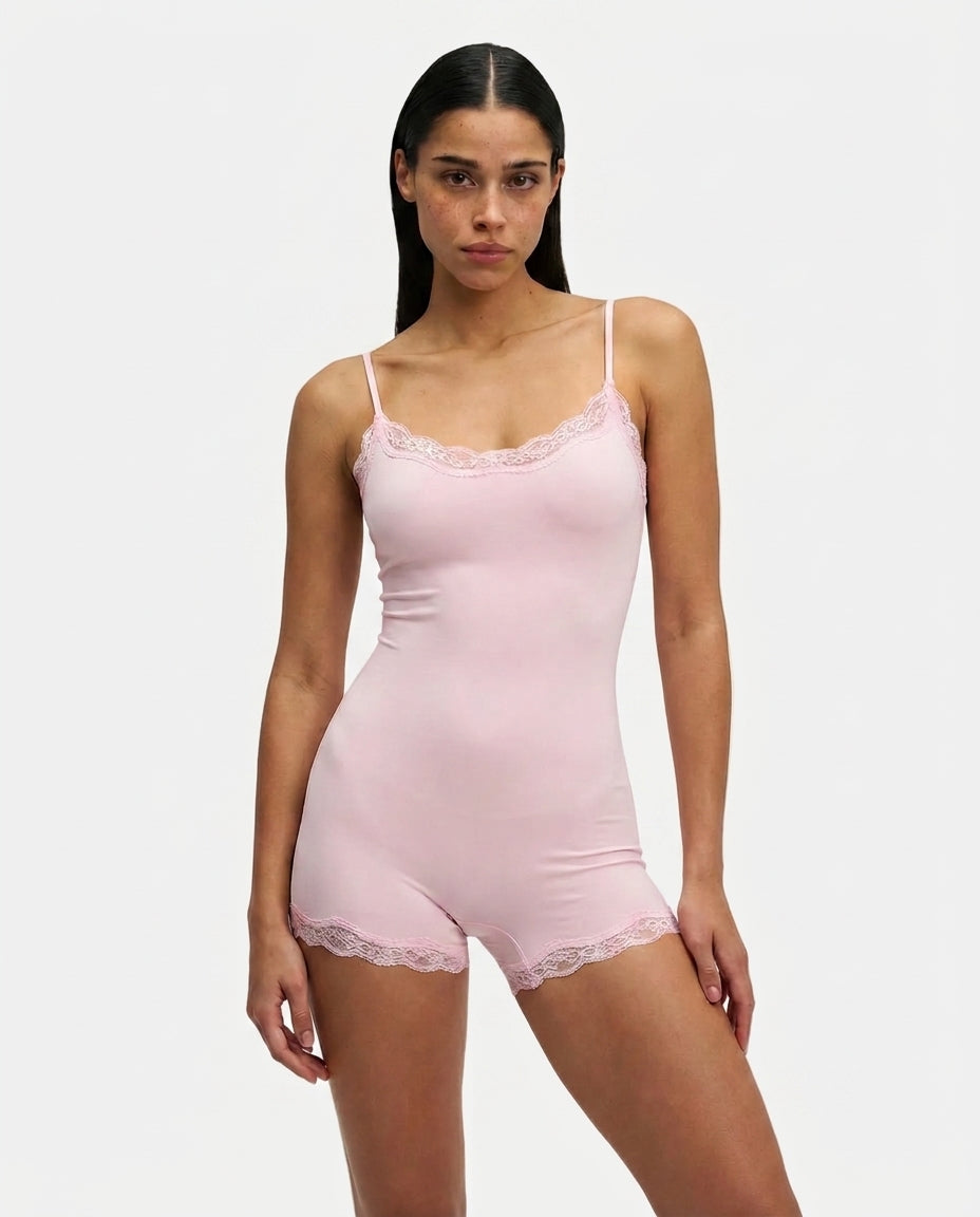 Dam ärmlös romper med spetskant och smala axelband-Jumpsuits for women-Fjallbarn