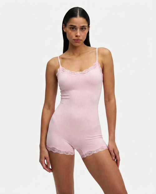 Dam ärmlös romper med spetskant och smala axelband-Jumpsuits for women-Fjallbarn