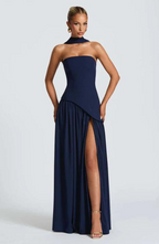 Dam Axelbandslös Maxiklänning med Asymmetrisk Design-Maxi Dress-Fjallbarn
