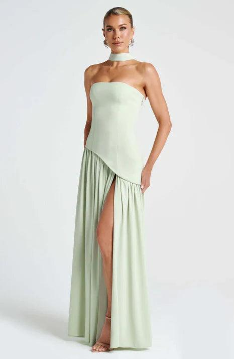 Dam Axelbandslös Maxiklänning med Asymmetrisk Design-Maxi Dress-Fjallbarn