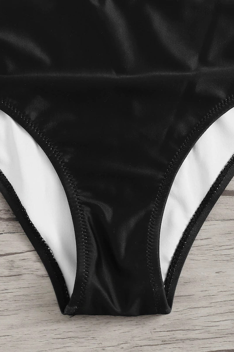 Dam baddräkt med halterneck, nyckelhålsöppning och randigt mittparti-Swimwear for women-Fjallbarn