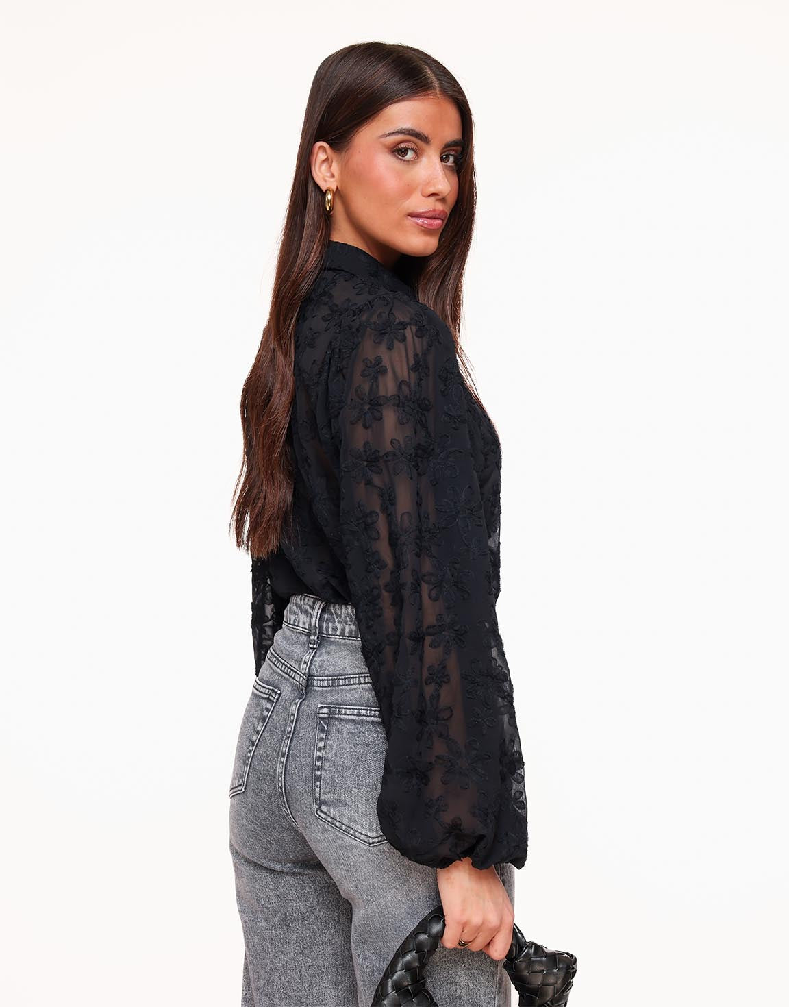 Dam blus med genomskinligt blommigt broderi och ballongärmar-Blouse for women-Fjallbarn