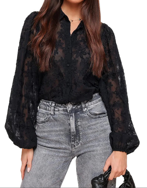Dam blus med genomskinligt blommigt broderi och ballongärmar-Blouse for women-Fjallbarn