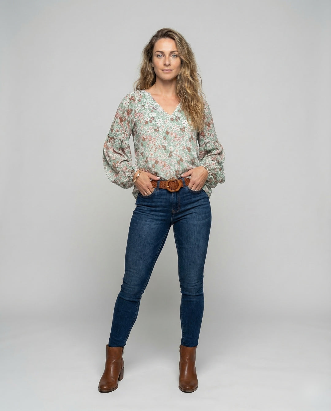 Dam Blus med V-ringning och blommönster med långa ärmar-Blouse for women-Fjallbarn