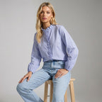 Dam blus med volangdetaljer och elastiska ärmslut-Blouse for women-Fjallbarn