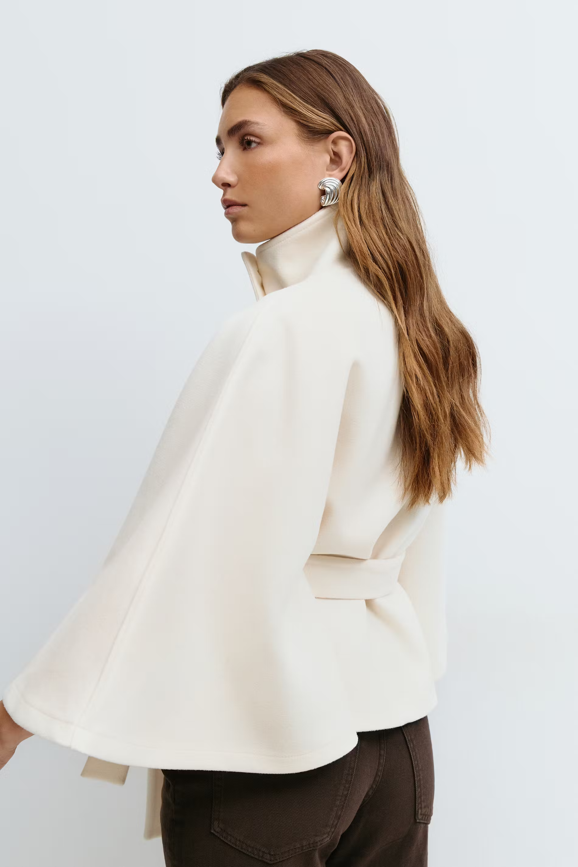 Dam capejacka med hög krage och knytbälte-Coat for women-Fjallbarn