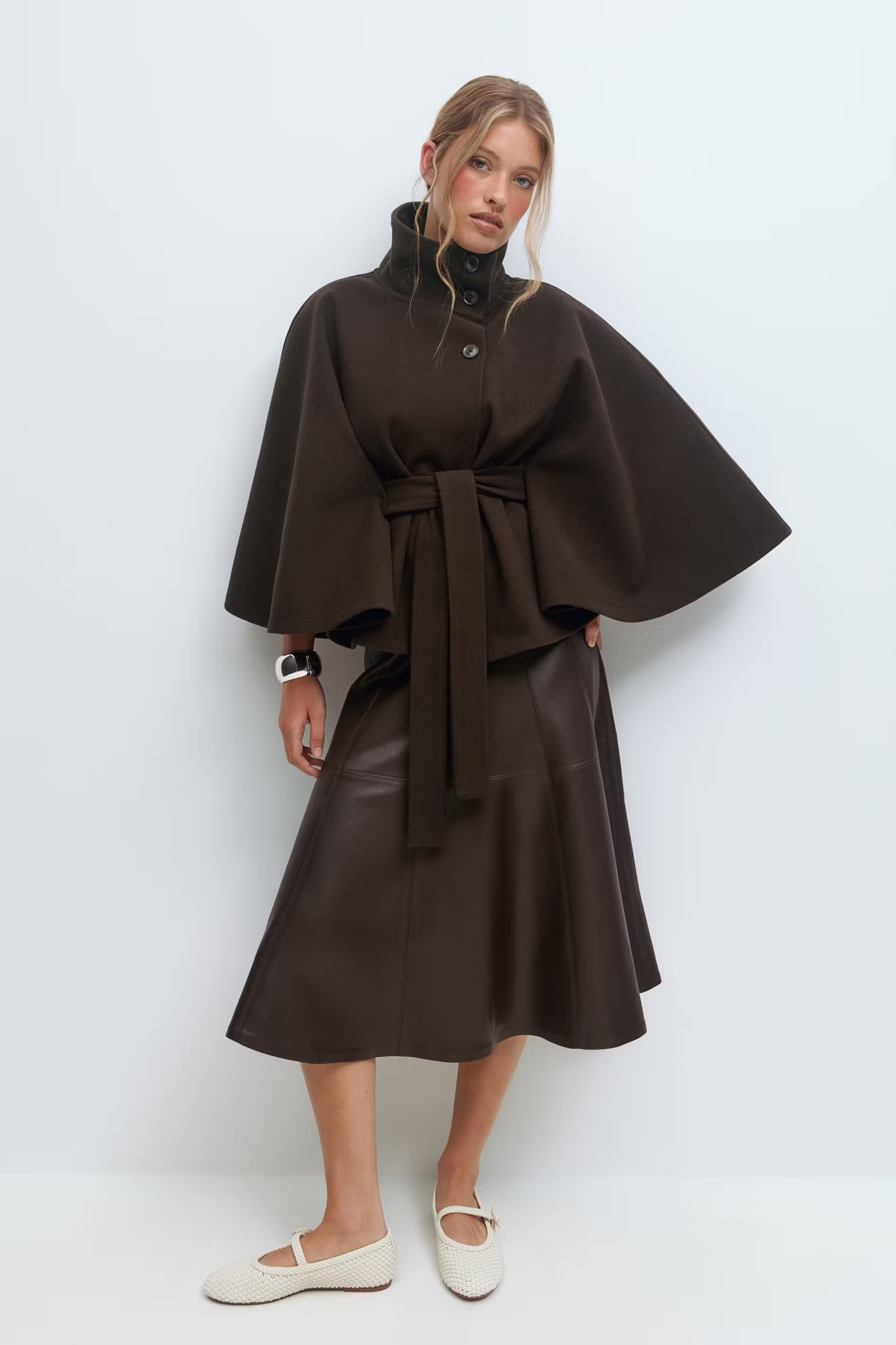 Dam capejacka med hög krage och knytbälte-Coat for women-Fjallbarn