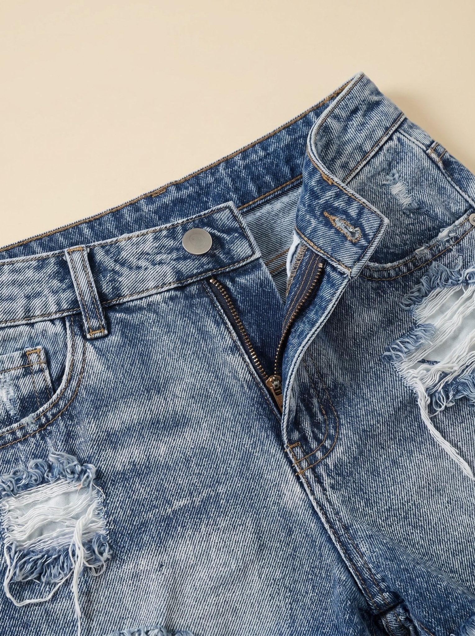Dam Denimshorts med Hög Midja och Slitna Detaljer-Shorts for women-Fjallbarn