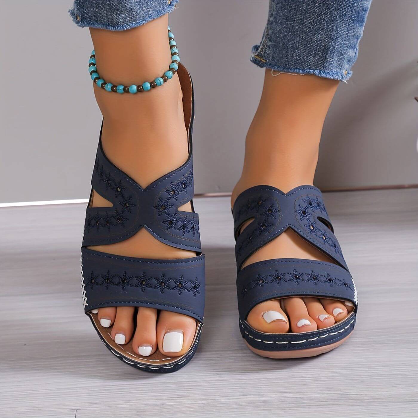 Dam-kilklackssandaler med utskärningar och dekorativa sömmar-Footwear for women-Fjallbarn