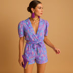 Dam Kort Jumpsuit med Blommönster, V-ringning och Knut i Midjan-Jumpsuits for women-Fjallbarn