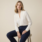 Dam långärmad blus med V-ringning och veckad front-Blouse for women-Fjallbarn