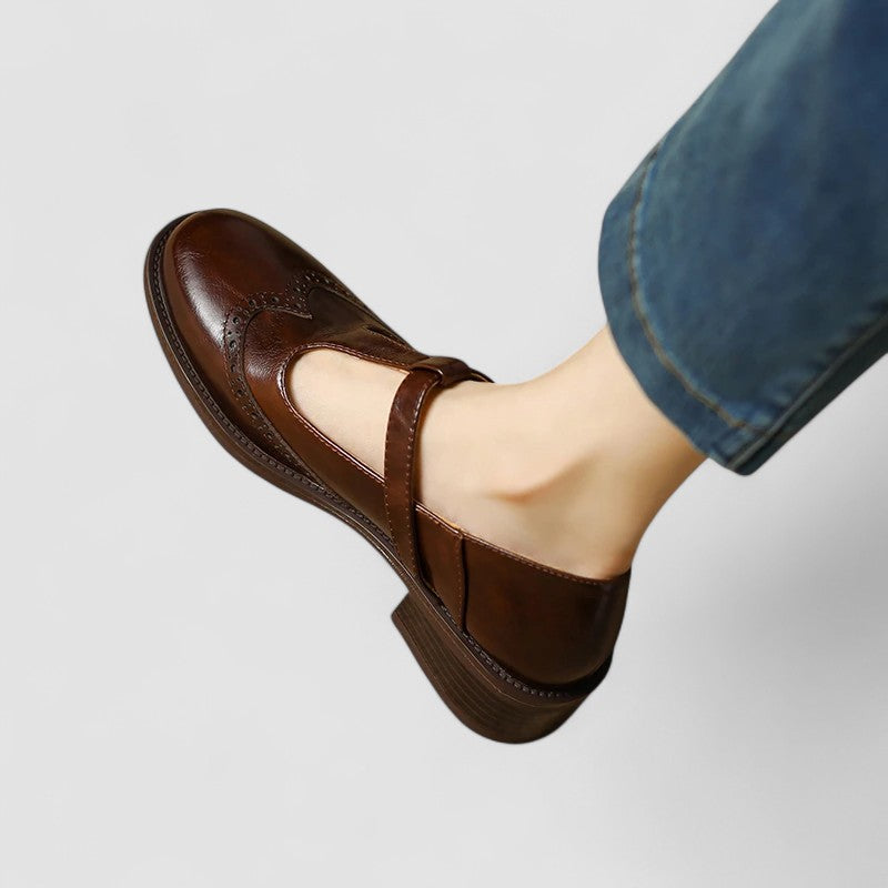 Dam Mary Jane-skor med T-rem och perforerade detaljer-Footwear for women-Fjallbarn