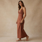 Dam Maxiklänning med Djup V-ringning-Maxi Dress-Fjallbarn