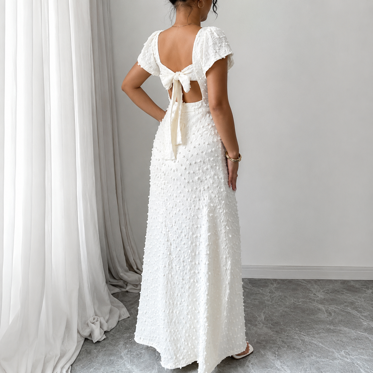 Dam Maxiklänning med Strukturerad Yta och Slits Fram-Maxi Dress-Fjallbarn