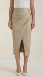 Dam midikjol med draperad design och slits fram-Skirt for women-Fjallbarn