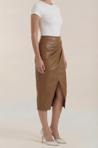 Dam midikjol med draperad design och slits fram-Skirt for women-Fjallbarn