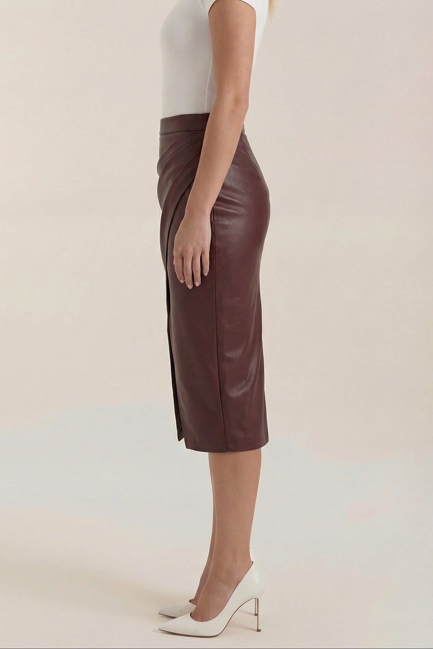 Dam midikjol med draperad design och slits fram-Skirt for women-Fjallbarn