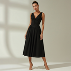 Dam Midiklänning med Djup V-ringning och Ärmlös Design-Midi Dress-Fjallbarn