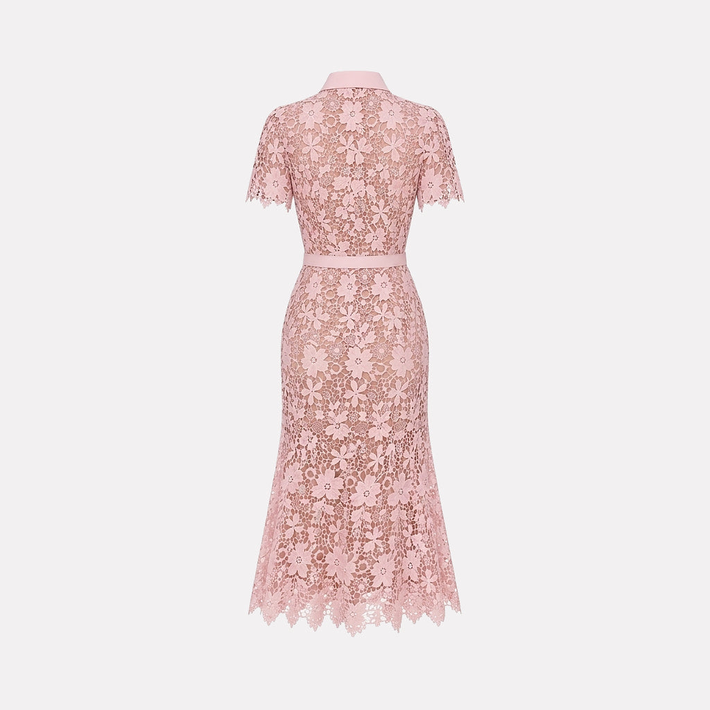 Dam midiklänning med korta ärmar och blommigt mönster samt knäppning och skärp och fyra fickor-Midi Dress-Fjallbarn