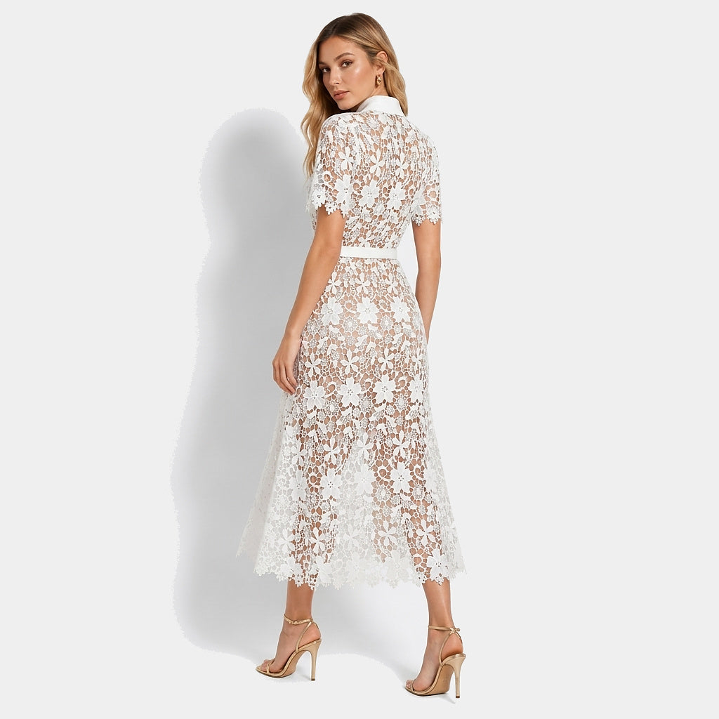 Dam midiklänning med korta ärmar och blommigt mönster samt knäppning och skärp och fyra fickor-Midi Dress-Fjallbarn