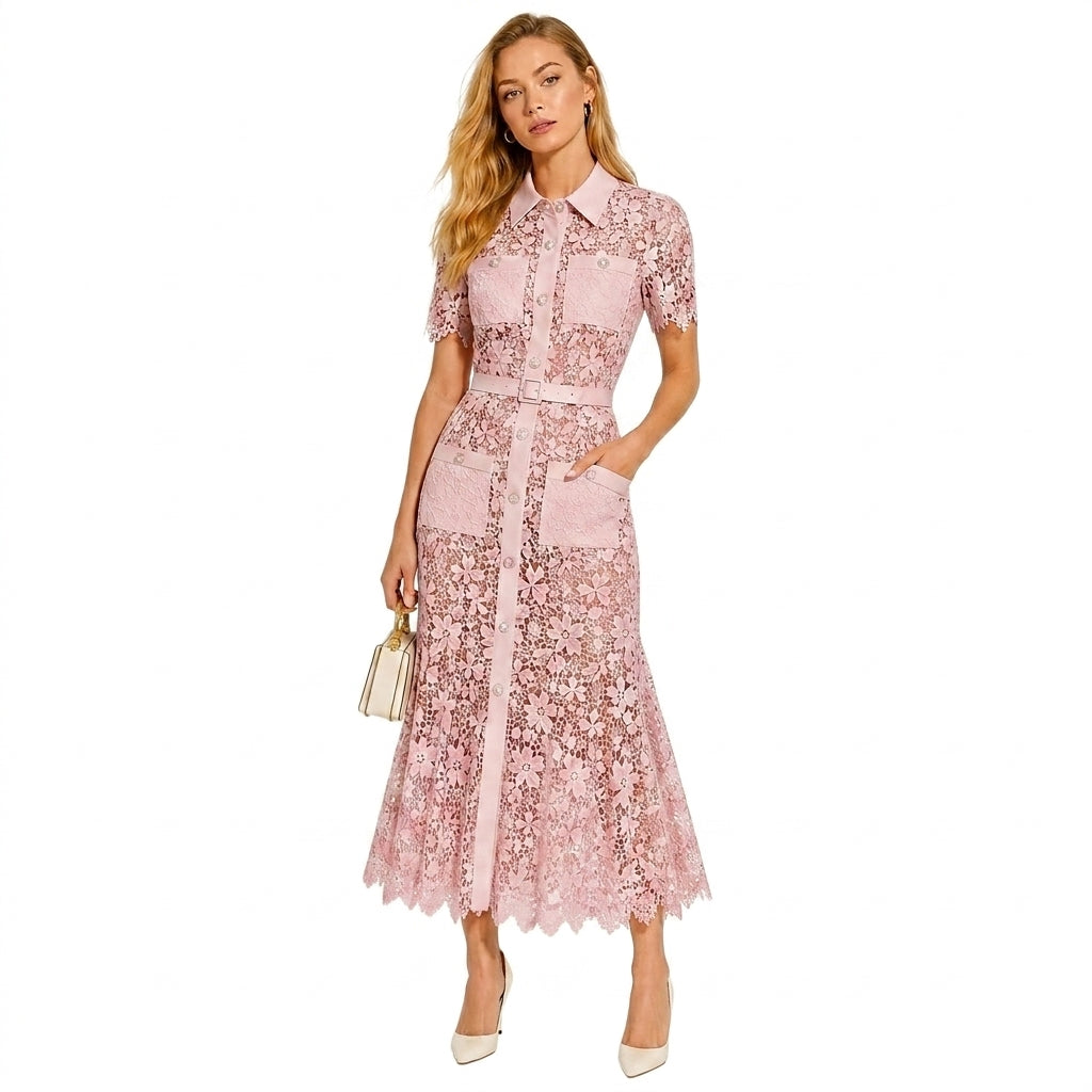 Dam midiklänning med korta ärmar och blommigt mönster samt knäppning och skärp och fyra fickor-Midi Dress-Fjallbarn
