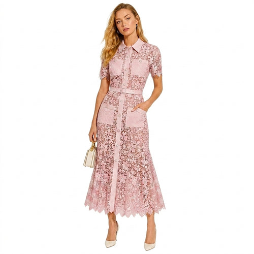 Dam midiklänning med korta ärmar och blommigt mönster samt knäppning och skärp och fyra fickor-Midi Dress-Fjallbarn