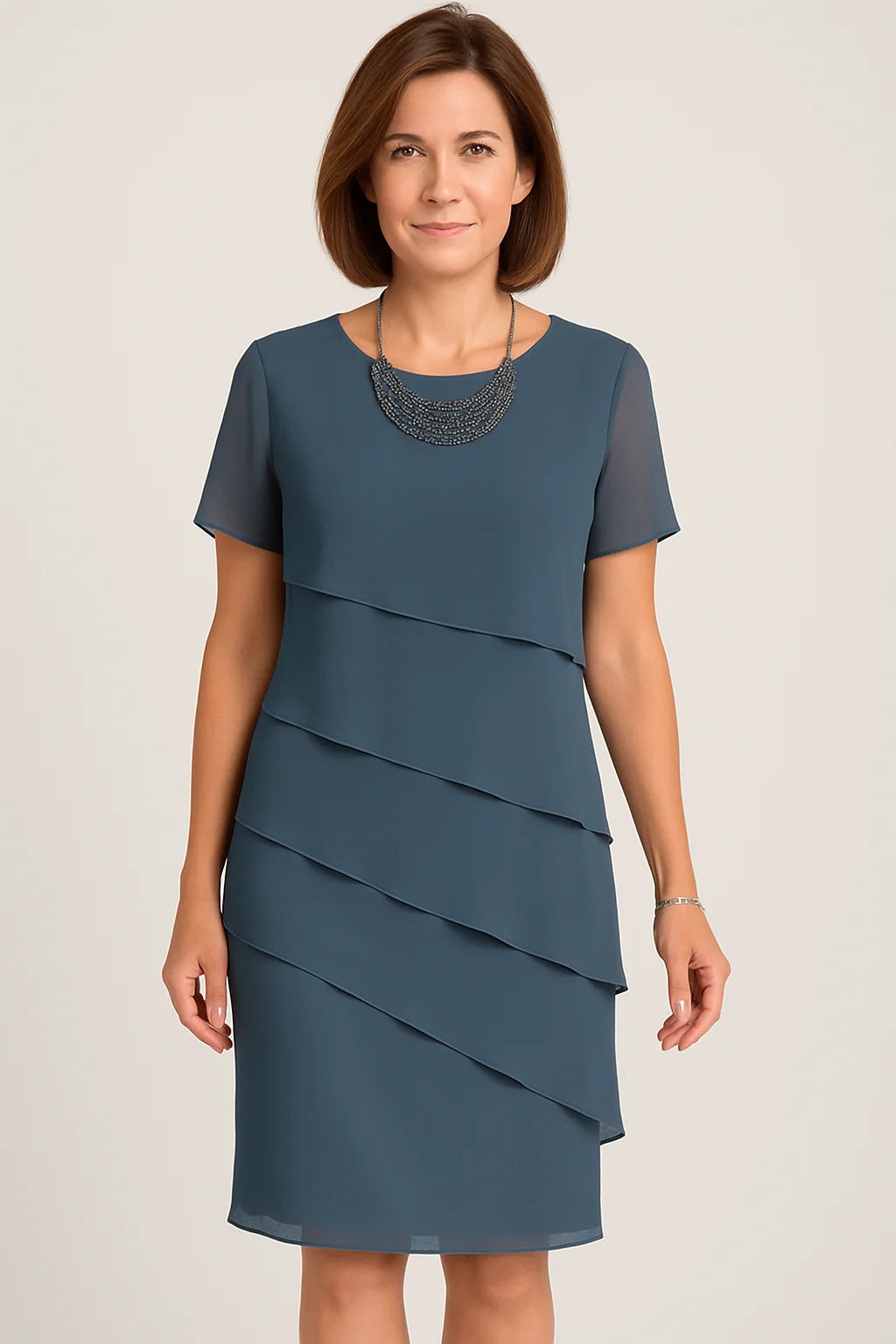 Dam Midiklänning med korta ärmar, rund halsringning och asymmetriska lager-Midi Dress-Fjallbarn