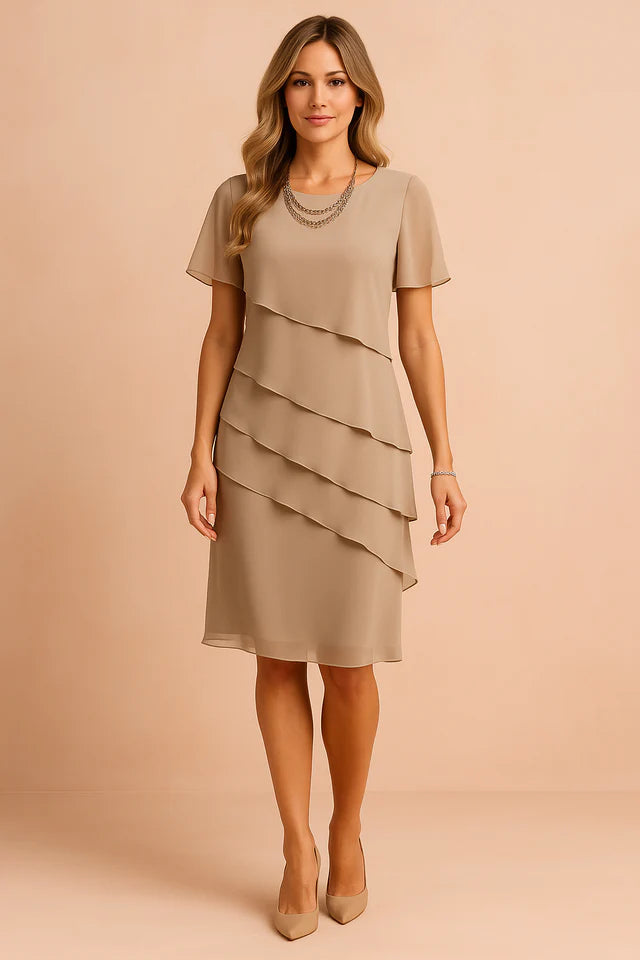 Dam Midiklänning med korta ärmar, rund halsringning och asymmetriska lager-Midi Dress-Fjallbarn