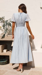 Dam Midiklänning med V-ringning, Knappstängning, Puffärmar och Rynkad Midjesöm-Midi Dress-Fjallbarn