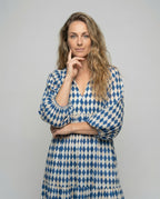Dam midiklänning med V-ringning och lagerdesign-Midi Dress-Fjallbarn